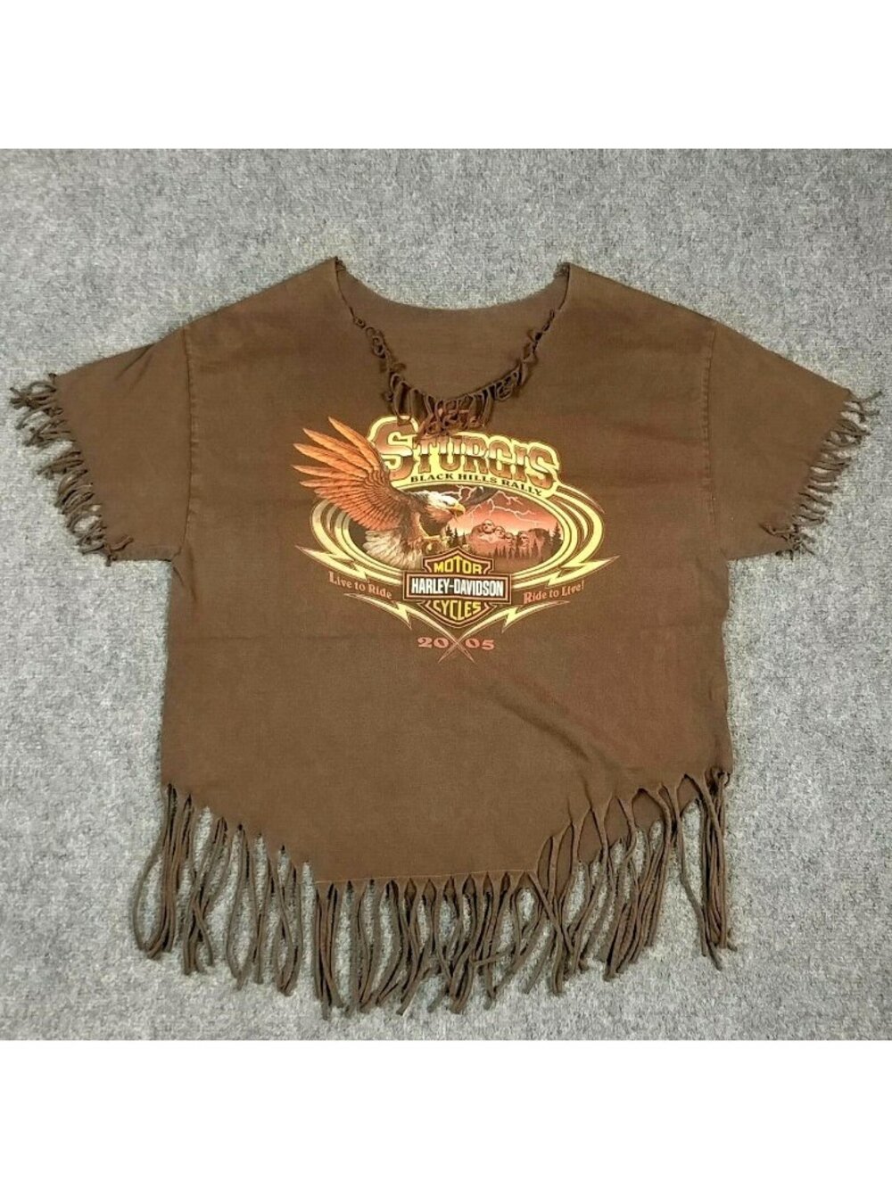 Sturgis 2005 Black Hills Rally Brown Fringed Crop Tee Shirt  Graphics MED